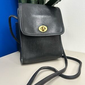 Ladies rare vintage black genuine leather made in USA COACH SCOOTER bag!